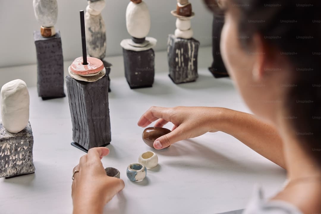 具俊晔现身大S墓地 坐旁边为其修图 深情守护引发感动